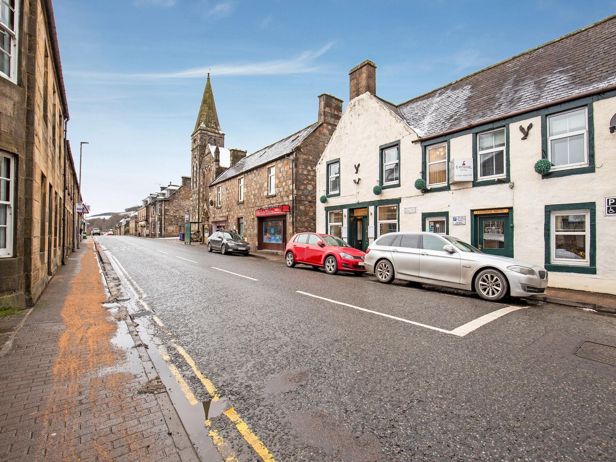 Oyo Eastbank Hotel, Speyside Scotland Rothes Extérieur photo
