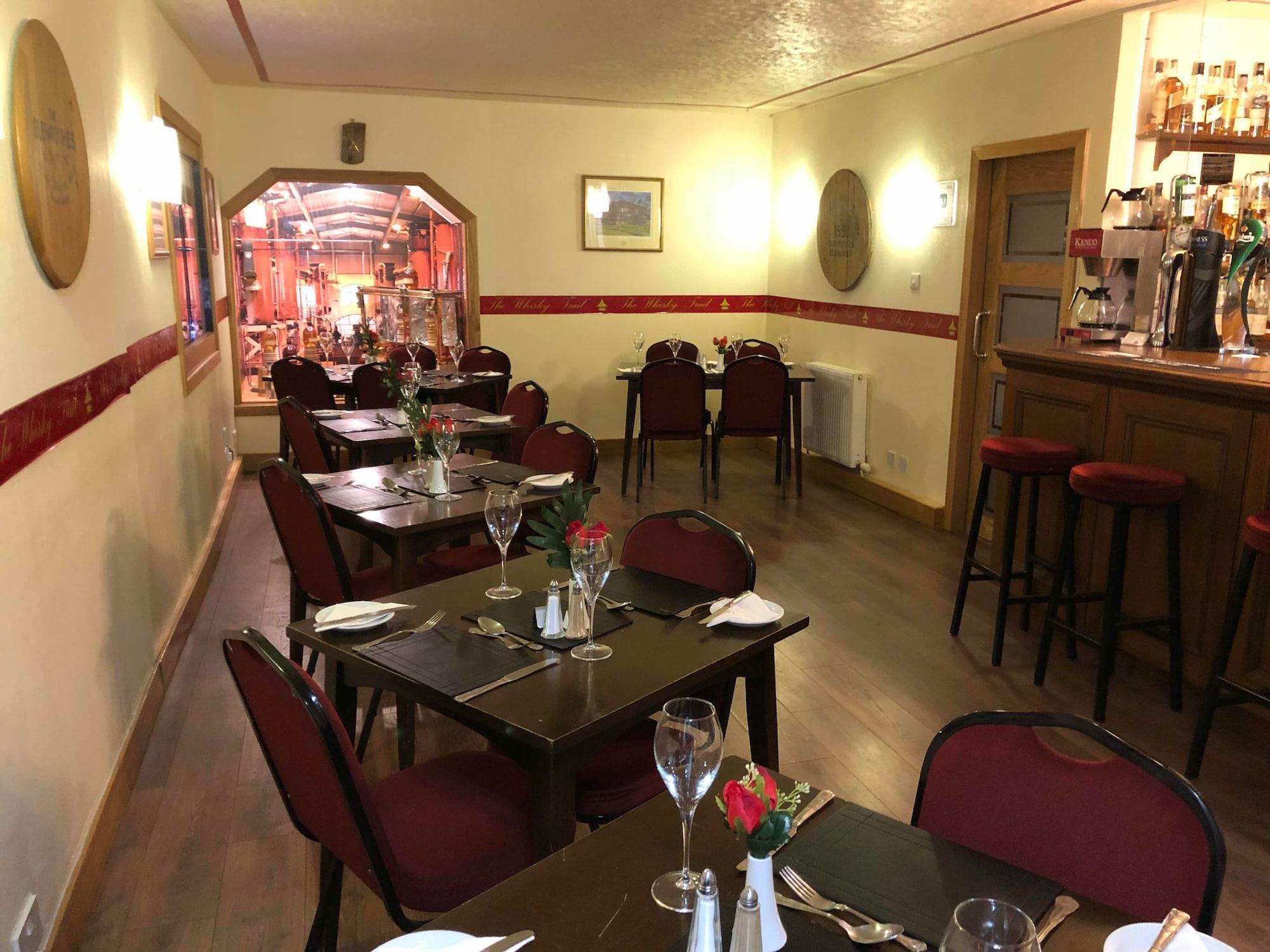 Oyo Eastbank Hotel, Speyside Scotland Rothes Extérieur photo