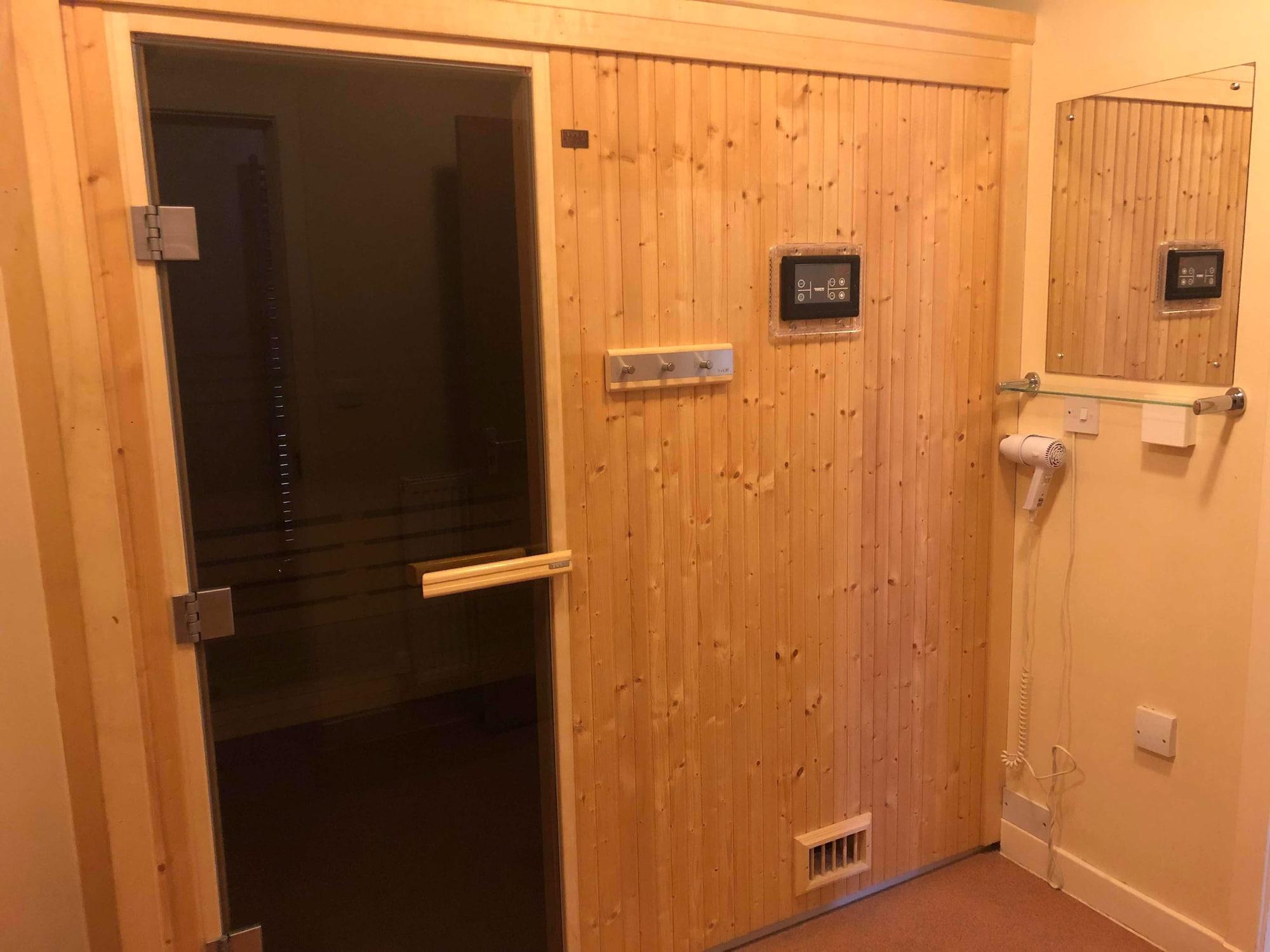 Oyo Eastbank Hotel, Speyside Scotland Rothes Extérieur photo