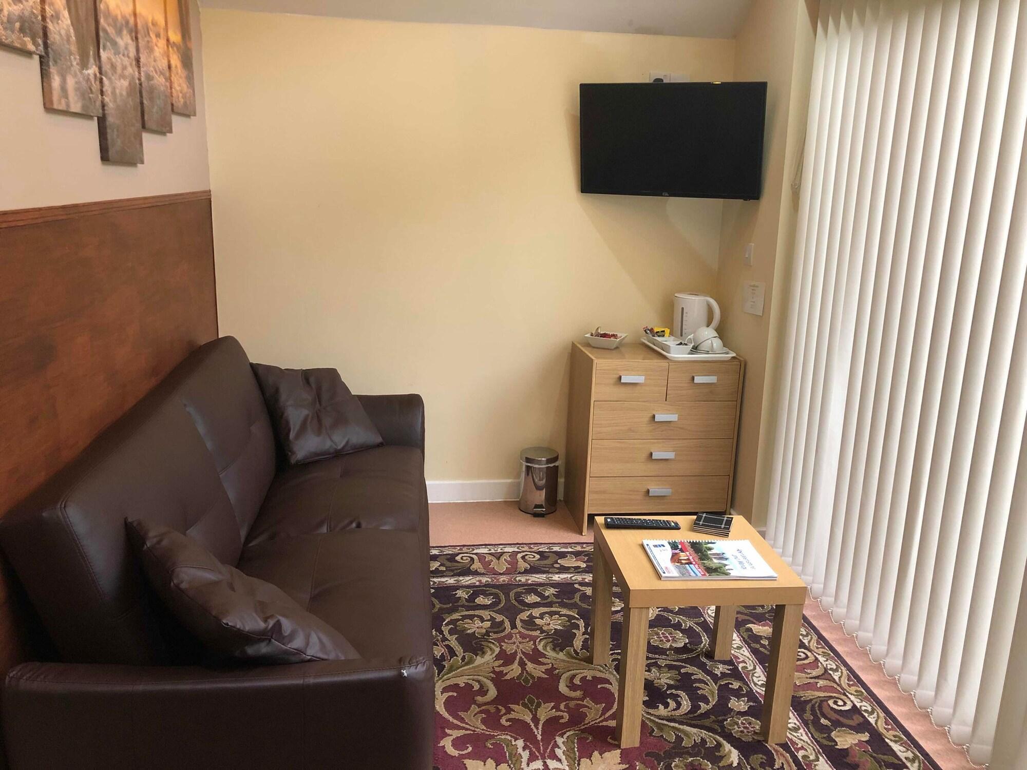 Oyo Eastbank Hotel, Speyside Scotland Rothes Extérieur photo