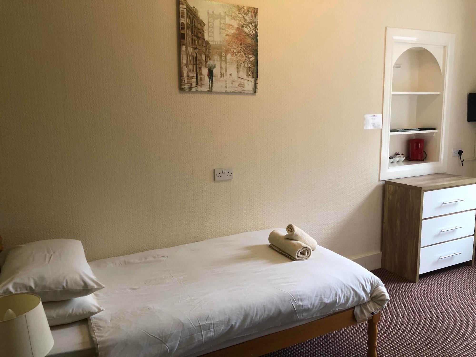 Oyo Eastbank Hotel, Speyside Scotland Rothes Extérieur photo